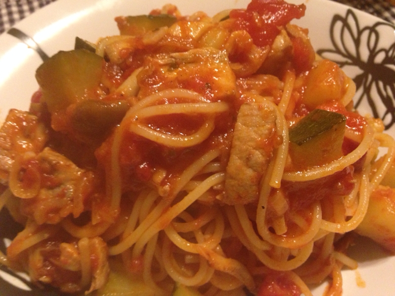 ズッキーニとしめじとツナのトマトソースパスタ。 レシピ・作り方 by tommeg1202|楽天レシピ